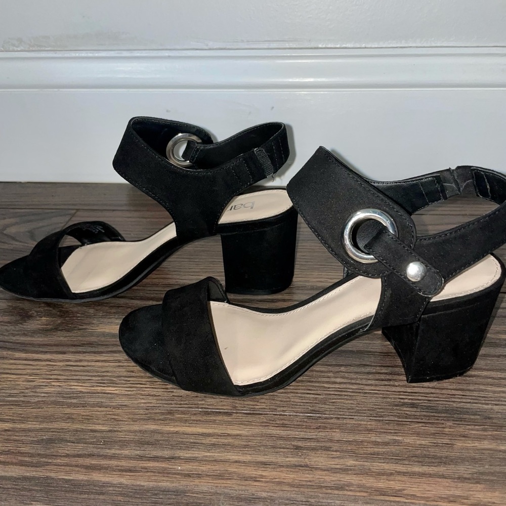 Bar III black kitten heel